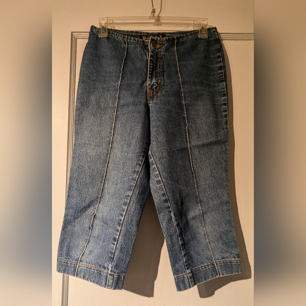 Retro 1 Women's Cotton Medium Wash Capri Jeans. Vintage. Waist 27-28 inches.